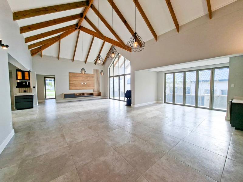 4 Bedroom Property for Sale in Kingswood Golf Estate Western Cape